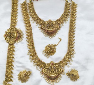 ชุดสร้อยคอชุบทองสำหรับผู้หญิงชุดสร้อยคอพร้อมต่างหู Tikka และเข็มขัดรัดสะโพกสำหรับงานแต่งงาน - Product Image 1