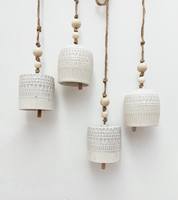 Cloche de vache en céramique antique élégante pour les maisons de campagne et les patios extérieurs inspirés par la ferme avec la décoration rustique