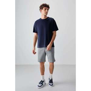 เสื้อยืดคอกลมโอเวอร์ไซส์ Tommylife Wholesale รุ่น 88353 สีกรมท่า - สี STONE สำหรับผู้ชาย - Product Image 4