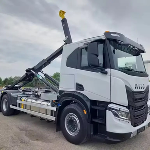 Camions bennes à benne basculante Iveco 2023 d'occasion, conduite à gauche, automatiques, pneus R20, intérieur foncé, sièges en cuir avec caméra de recul - Product Image 1