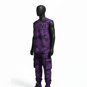 Conjunto de 2 piezas para hombre: Top sin mangas con logotipo gráfico sublimado en poliéster spandex morado de 220 GSM premium y pantalones cargo. - Product Image 4