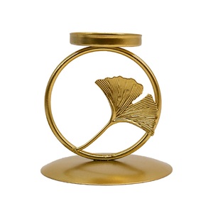 เชิงเทียนโลหะสีทองโบราณพร้อมแก้วหรูหรา - Product Image 1