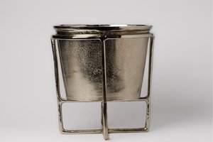 Chariot de bar en métal doré Chariot de service rectangulaire au design moderne Chariot d'extérieur pour hôtel de luxe à 2 niveaux et 4 roues au fini doré - Product Image 5