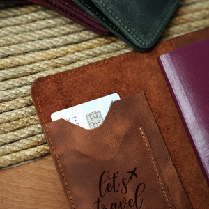 Porta Pasaportes de Cuero Personalizado, Regalo de Despedida, Cartera de Viaje, Estuche para Pasaporte de Cuero con Monograma, Regalo Personalizado para Él - Product Image 4