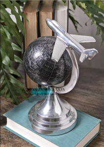 Élégant avion argenté monté au-dessus d'un globe noir avec base métallique pour la décoration de la maison - Product Image 3