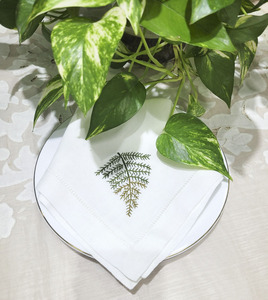 Serviette de table en lin blanc avec broderie personnalisée et motif fougère pour la maison, les hôtels et les événements de haute qualité - Product Image 4