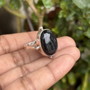 Anneaux en obsidienne noire de style bohème faits à la main par des designers, très vendus, plaqués argent, pierres précieuses naturelles, fiançailles, tendance, en laiton - Product Image 1