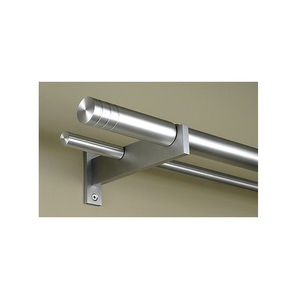 Elegantes remates de barra de cortina en forma de cúpula de metal bruñido que le dan a sus cortinas un acabado refinado y distinguido - Product Image 2