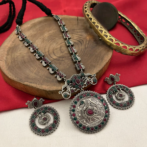 Conjuntos de collar de latón oxidado con diseños tradicionales y contemporáneos únicos para mujeres y niñas para Ropa Étnica informal y de fiesta - Product Image 3