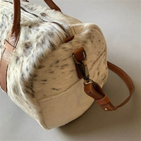 Bolsa de Viaje de Golf de Cuero PU Hecha a Mano - Bolsa de Equipaje Resistente al Agua de Primera Calidad para Uso en Exteriores con Cierre de Cremallera y Diseño de Rayas/Animales