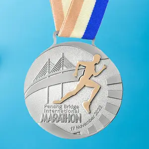 Medaglia da corsa sportiva da maratona di alta qualità medaglia personalizzata in metallo 3D Gold Football Cup Trophy e sublimazione Blanks medaglia con nastro
