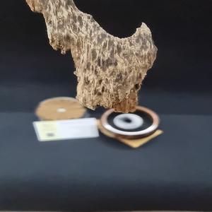 Bois d'agar hypnotique: un voyage de senteurs - Product Image 1