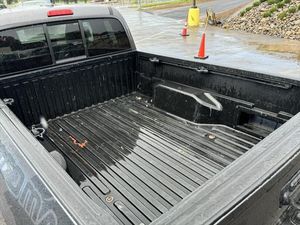 โตโยต้า ทาโคมา SR5 ปี 2017 เกียร์อัตโนมัติ เบาะหนัง ภายในสีเข้ม กล้องมองหลัง ยาง R16 R20 เครื่องยนต์เทอร์โบ น้ำมัน/ไฟฟ้า มือสอง - Product Image 6