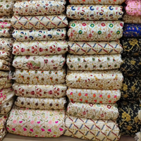 Tissu non tissé en dupion soyeux avec une tissage irrégulière unique, polyvalent pour les vêtements de mariage, les accessoires, les nappes, la décoration intérieure