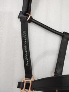 Adeefa Enterprise, rembourrage vert cristal et noir pour licol en cuir pour cheval avec ferrures en laiton, tête de licol pour chevaux. - Product Image 3