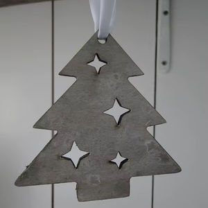 Ornement suspendu de Noël galvanisé élégant avec la forme d'arbre idéale pour la décoration et les cadeaux de fête à la maison - Product Image 1