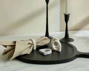 Nouveauté : Anneau de serviette en marbre à finition lisse pour une présentation de table élégante, ajoutant de la sophistication à la table - Product Image 2