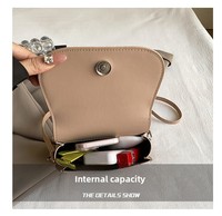 Sac bandoulière en cuir PU imperméable avec logo personnalisé, couleur unie minimaliste, sac à main avec bandoulière réglable pour femme, usage quotidien