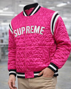 Veste bomber matelassée pour homme, veste de baseball en satin matelassée, fermeture à boutons pression, col côtelé, vêtements de rue personnalisés - Product Image 3