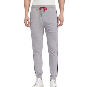 Venta al por mayor de chándal de nailon personalizado de alta calidad para los hombres cómodo correr gimnasio chándal ligero ropa de entrenamiento - Product Image 3