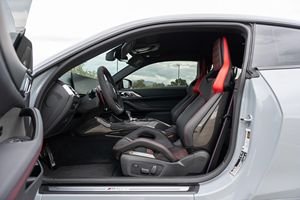 BMW M4 CS 2025, Bajo Kilometraje, Caja de Cambios Automática, Dirección Suave, Combustible Gasolina/Eléctrico - Product Image 2