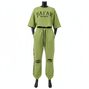 Conjunto de Pantalones Deportivos y Top Corto de Felpa de Algodón Premium de 320 GSM para Mujer, Color Verde Oliva, con Estampado de Logotipo Personalizado - Product Image 1
