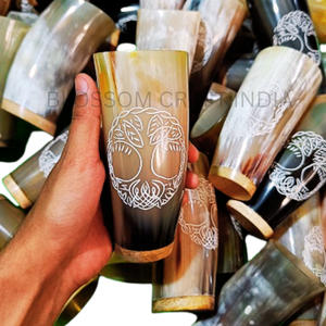 Taza de Cuerno de Vaca Pulido Estilo Vikingo, Vaso de Cuerno Animal Orgánico, Taza Grabada, Cristal Natural para Uso en el Hogar, Hoteles y Bodas - Product Image 5