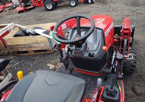 Tractor Compacto Usado Massey Ferguson GC1725M de 24.5HP 4WD en Oferta, con Cargador Frontal y Retroexcavadora, Fabricado en EE. UU., Entrega Rápida - Product Image 5
