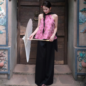 Coshe Giai Y Ao Dai Vietnam mujeres elegante brocado cuello Halter Top pierna ancha pantalones de seda hasta el suelo para mujer Natural - Product Image 1