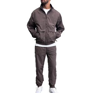 Ensemble de jogging vierge coupe-vent décontracté personnalisé Cargo Sport Concevez votre propre ensemble de survêtement en polyester pour hommes - Product Image 1