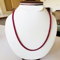 Perles rubis naturelles non chauffées et non traitées avec une couleur et une qualité très fines. Livré avec une fabrication et un polissage parfaits