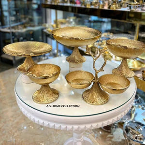 Bol à fruits décoratif en aluminium moulé avec un papillon doré attaché, pour un usage domestique - Product Image 5