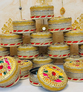 กล่องขนมตกแต่งแบบกอต้า ปาตติ, ภาชนะใส่ลัดู, กล่องเก็บขนมหวาน ของชำร่วยงานแต่งงานอินเดีย ของขวัญงานฮัลดี เมห์นดี ชากุน ของขวัญตอบแทนแขก - Product Image 2