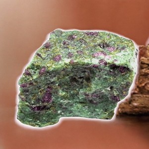 Rubí natural en fucsita Piedra en bruto cristal en bruto a granel para Reiki Chakra curación equilibrio de energía al por mayor para la decoración - Product Image 2