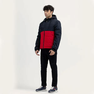 Chaquetas de bombardero con cremallera de Material de paracaídas acolchado de Color rojo para hombres y mujeres hechas en fábrica de MOQ bajo con capucha adjunta a la venta - Product Image 3