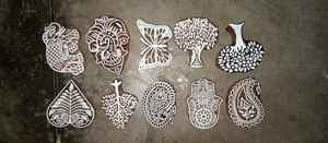 Mini blocs en bois sur mesure, 16 pièces, adapté aux activités artistiques et textiles au henné, disponibles dans une variété variété de designs - Product Image 5