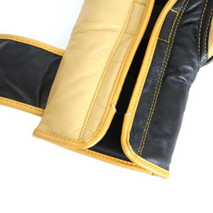 Gants de boxe en cuir artificiel personnalisés avec sangle de poignet réglable pour la fermeture, rembourrage en mousse protectrice - Gants en cuir PU de qualité supérieure - Product Image 4