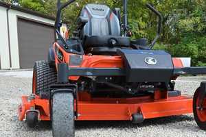 Cortadora de Césped Industrial de 2 Tiempos Z726x Usada con Motor de 125cc y Caja de Recogida de Césped de 200L en Venta - Product Image 3