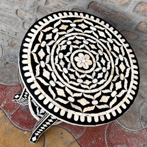 Table en incrustation d'os complexe Fabriquée à la main Décoration artistique luxueuse par l'artisanat du croissant - Product Image 5