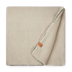 Manta de Coral Reciclado Sostenible VINGA de Maine, Producto de Merchandising - Product Image 2