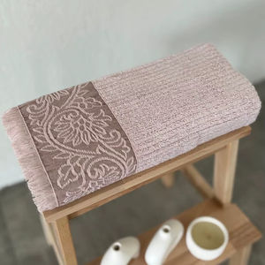 Toalla de rizo Jacquard de bambú Lila 50*90cm 70% de bambú 30% mezcla de algodón Extra suave de alta absorción estilo Sevim decorativo 500 GSM - Product Image 1