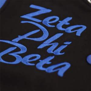 Chaqueta polar ZPB-Negro y azul real | 60% algodón 40% poliéster | Chaqueta Zeta Phi Beta con logotipo bordado en la parte delantera y estampado - Product Image 3
