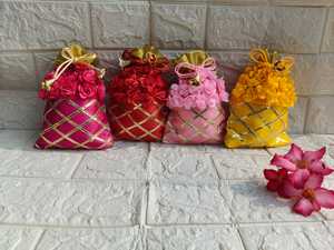 Bolsitas de Terciopelo y Seda Hechas a Mano con Flores, Bolsitas Ecológicas con Cordón para Monedas, Joyas, Recuerdos de Shagun, Haldi, Jaggo, Noche de Eid - Product Image 2