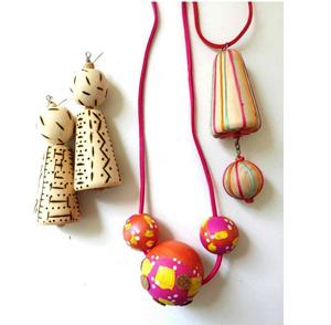 Collier artisanal en corne de buffle naturelle, coloré, avec disque religieux et ovale, respectueux de l'environnement, personnalisable, produit indien - Product Image 4