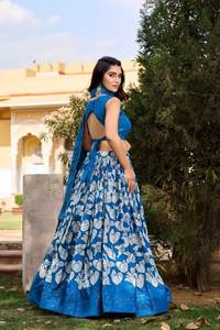 ชุดแต่งกายแฟนซีมาใหม่ชุดผ้าไหมทัสซาร์ lehenga choli & dupatta ที่มีลายดอกไม้และพิมพ์ฟอยล์ส่งออกทั่วโลก - Product Image 2