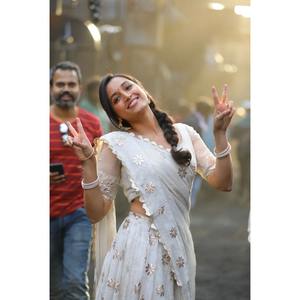 Vêtements de mariage de qualité à l'exportation, couleur blanche, broderie Georgette, travail, Lehenga, Choli, vente en gros, fournisseur de Surat - Product Image 6