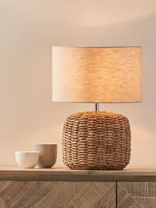 Lámpara de mesa de ratán rústica duradera con iluminación cálida, perfecta para salas de estar de estilo rural, dormitorios e interiores acogedores - Product Image 4