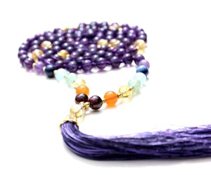 Pulsera Energizada de 7 Chakras, Yoga Bohemio, Cuarzo Amatista de 6mm, 108 Cuentas de Mala Anudadas, Collares de Cuentas Hechos a Mano por Artistas Indios - Product Image 3