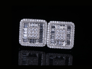 Pendientes de Botón Cuadrados con Piedras de Corte Baguette y Redondas, Joyería Brillante Plateada - Product Image 2