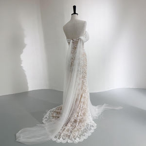 Robes de mariée sirène modernes et élégantes NT128 avec broderie en dentelle, traîne chapelle et fleurs pour femmes - Product Image 3